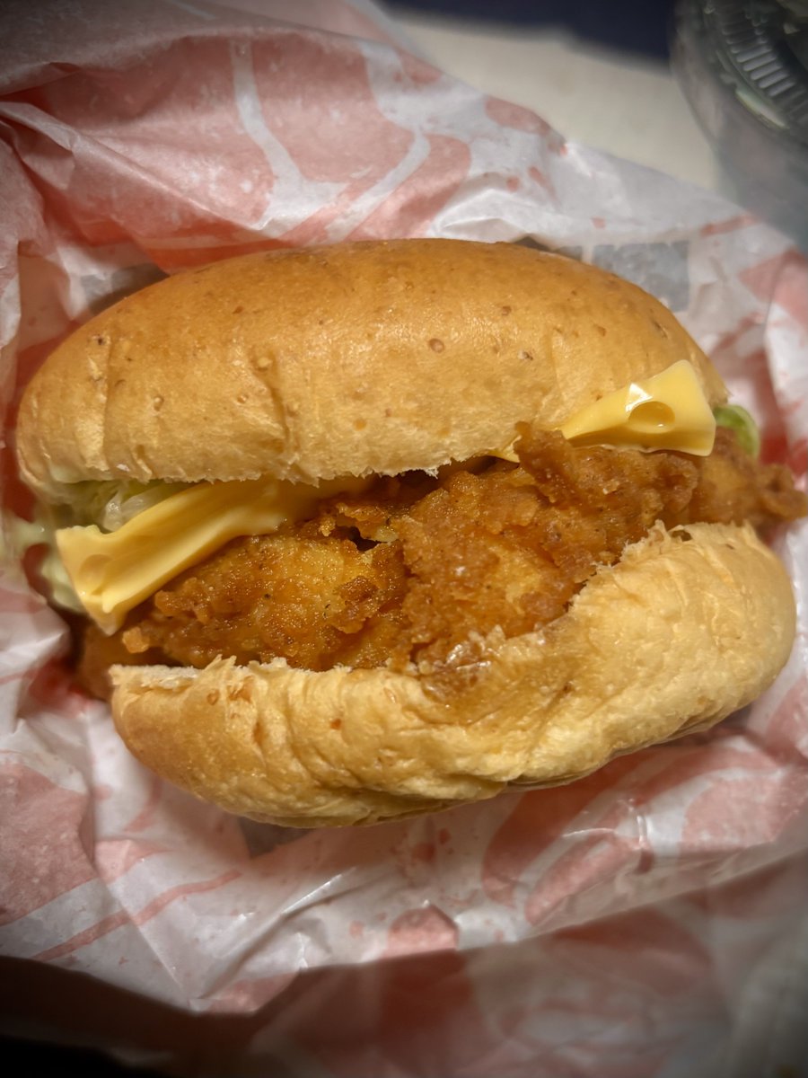 code_s1v's tweet photo. 疲れてる日はこうすんだよ…🍔🐓🥤 https://t.co/r4HuUcheSn