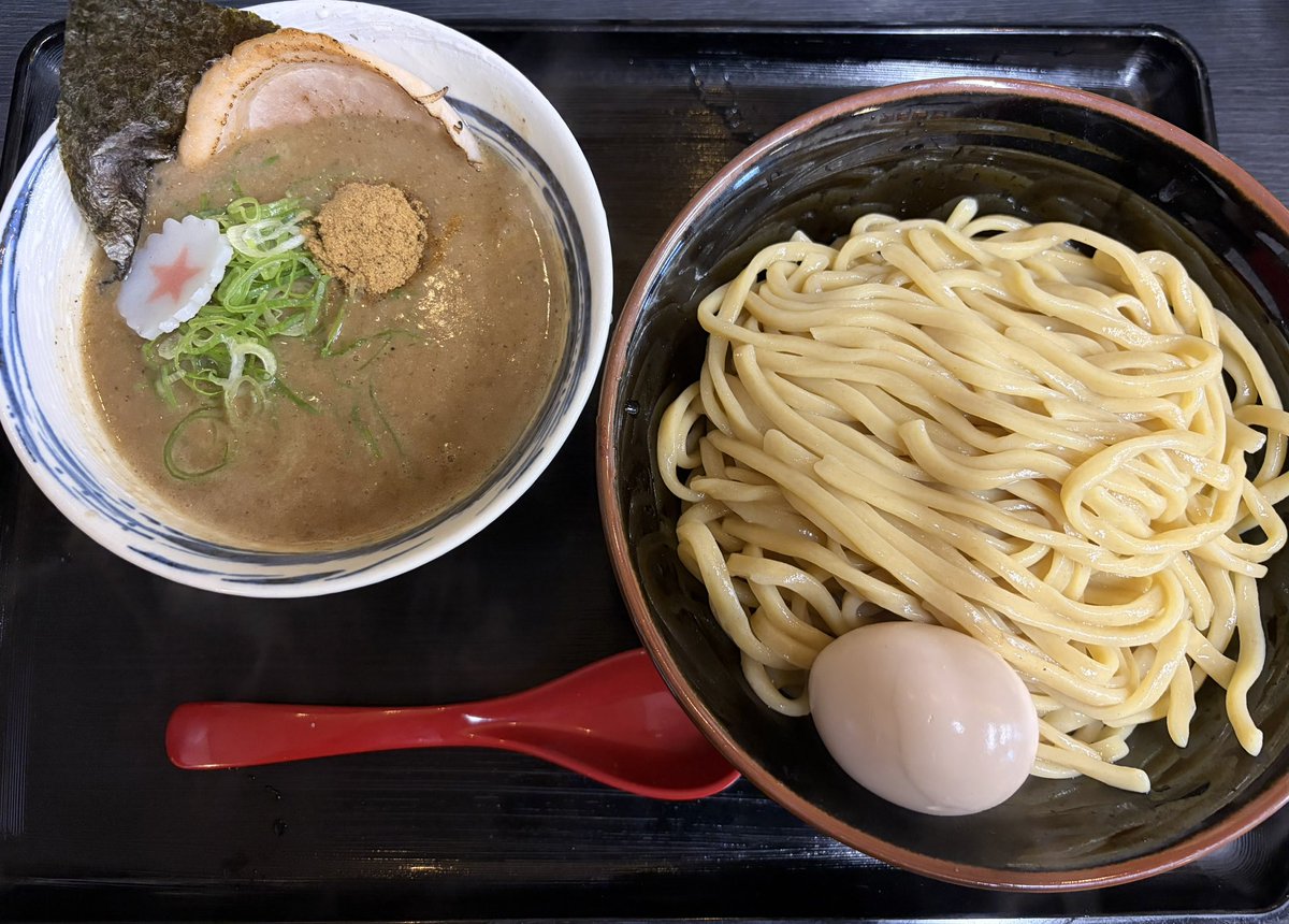 kobaa2020's tweet photo. 金曜日のご褒美ラーメン
まるさ商店の濃魚介豚骨味玉つけ麺（大盛）
濃厚で食べ応えばっちり。
今週もお疲れ様でした。 https://t.co/3A6Ssn5KBv