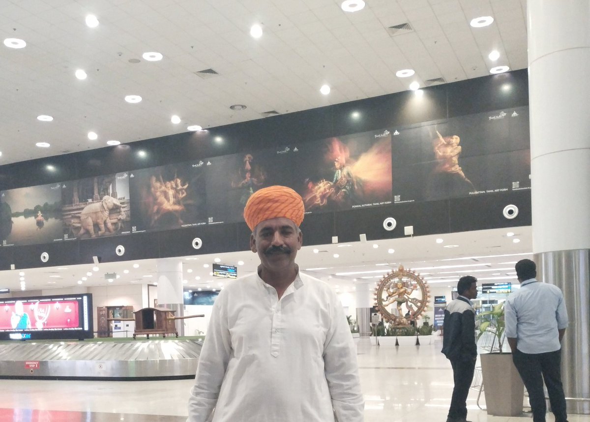 munnaram_suthar's tweet photo. दुनिया के सबसे, 
अमीर लोग नेटवर्क बनाते हैं।
बाकी सब तो काम की तलाश में रहते हैं।। https://t.co/0YKFnTSG2W