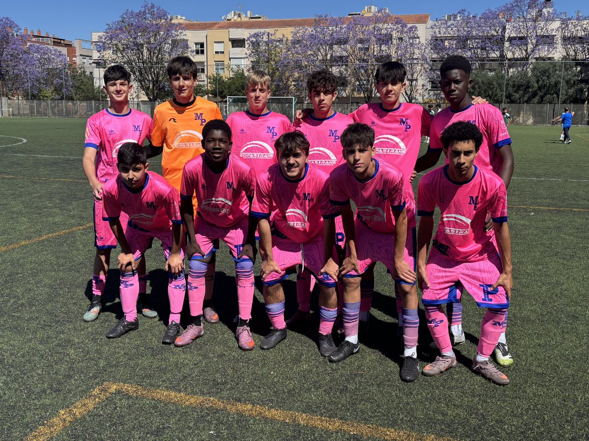 AP_S_L's tweet photo. El último baile.

Mañana en La Flota jugaremos ya salvados de la categoría contra un ya descendido CF Lorca Deportiva. 
Agradecer a este grupo de chavales que me han acompañado en mi última etapa de entrenador de fútbol base. Volveré… o no. Estaré en otras tareas que el club vea https://t.co/FZUvdUqikA