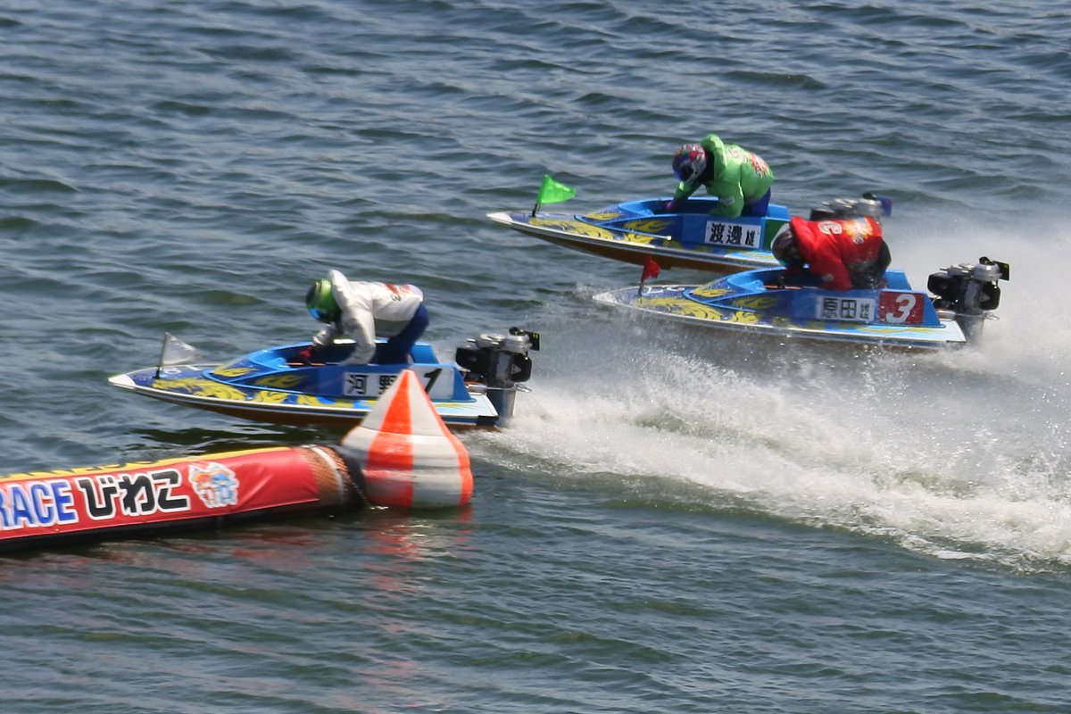nikkan_boat's tweet photo. 【#びわこボート ・ #オールニッポン選抜戦】初日

５Ｒは #渡辺雄斗 が大外からブン回って、原田雄次との攻防を制して２着！
回り足中心に、しっかりしているようです！

２日目の４Ｒ５枠🟨、１２Ｒ３枠🟥も要チェックです！

#ボートレースびわこ https://t.co/R8xA0yCCXW