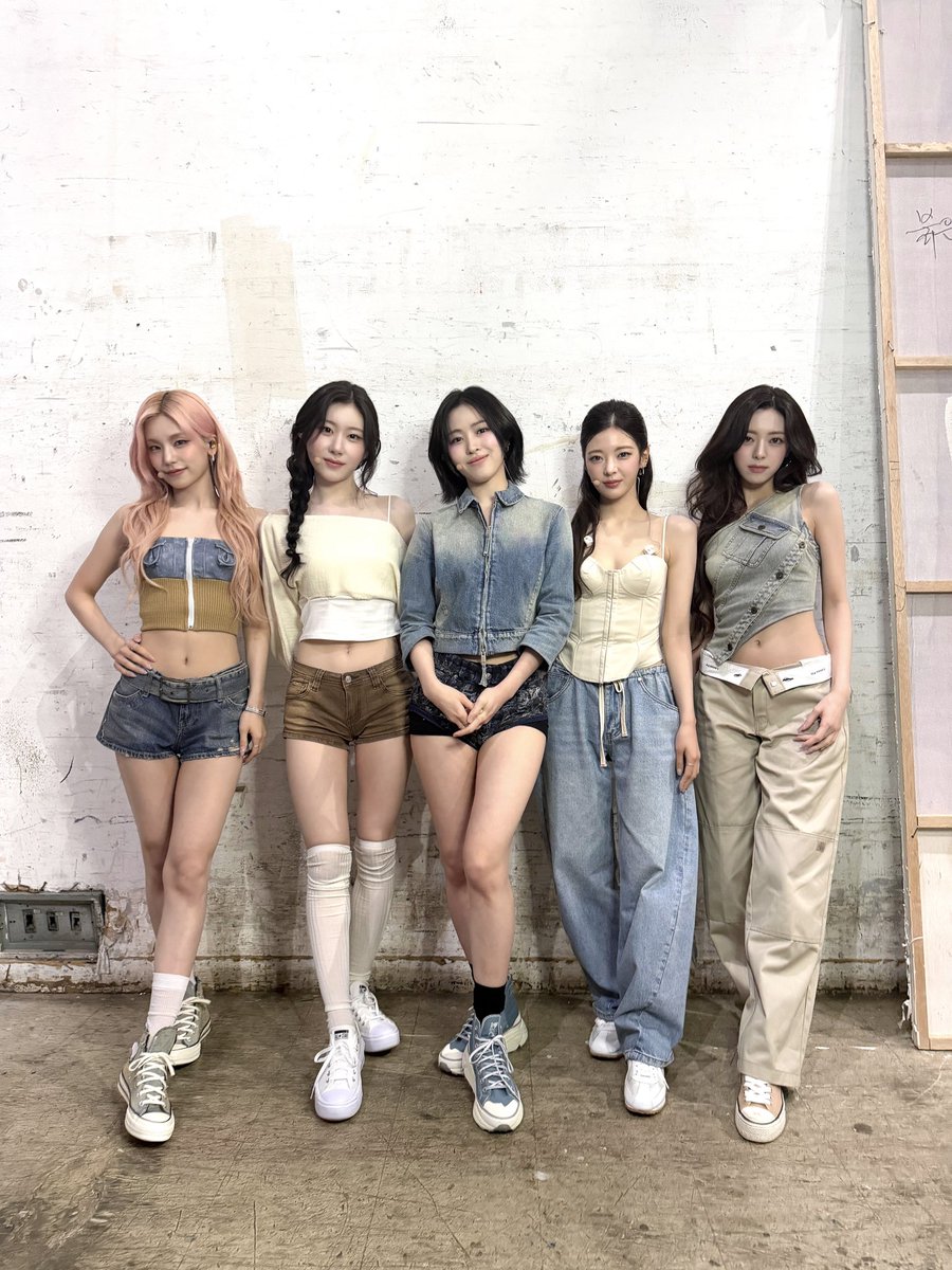 ITZY tweet media