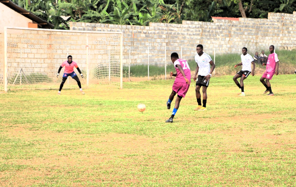 EssazaMawokota_'s tweet photo. #REMINDER:

Ku lw'okusatu mu gw'okwegezaamu twawangula Lukaya FC 2-0

Ku Sunday tugenda kuzaanya #RedDevilsFC mu kwogwezaamu omulala. Wajja kusookawo okwanjula Abatendesi, Abazannyi, n'Olukiiko oluteesiteesi.

@MasazaCup_ 
@BugandaKingdom_ https://t.co/y47ZzgU7g2