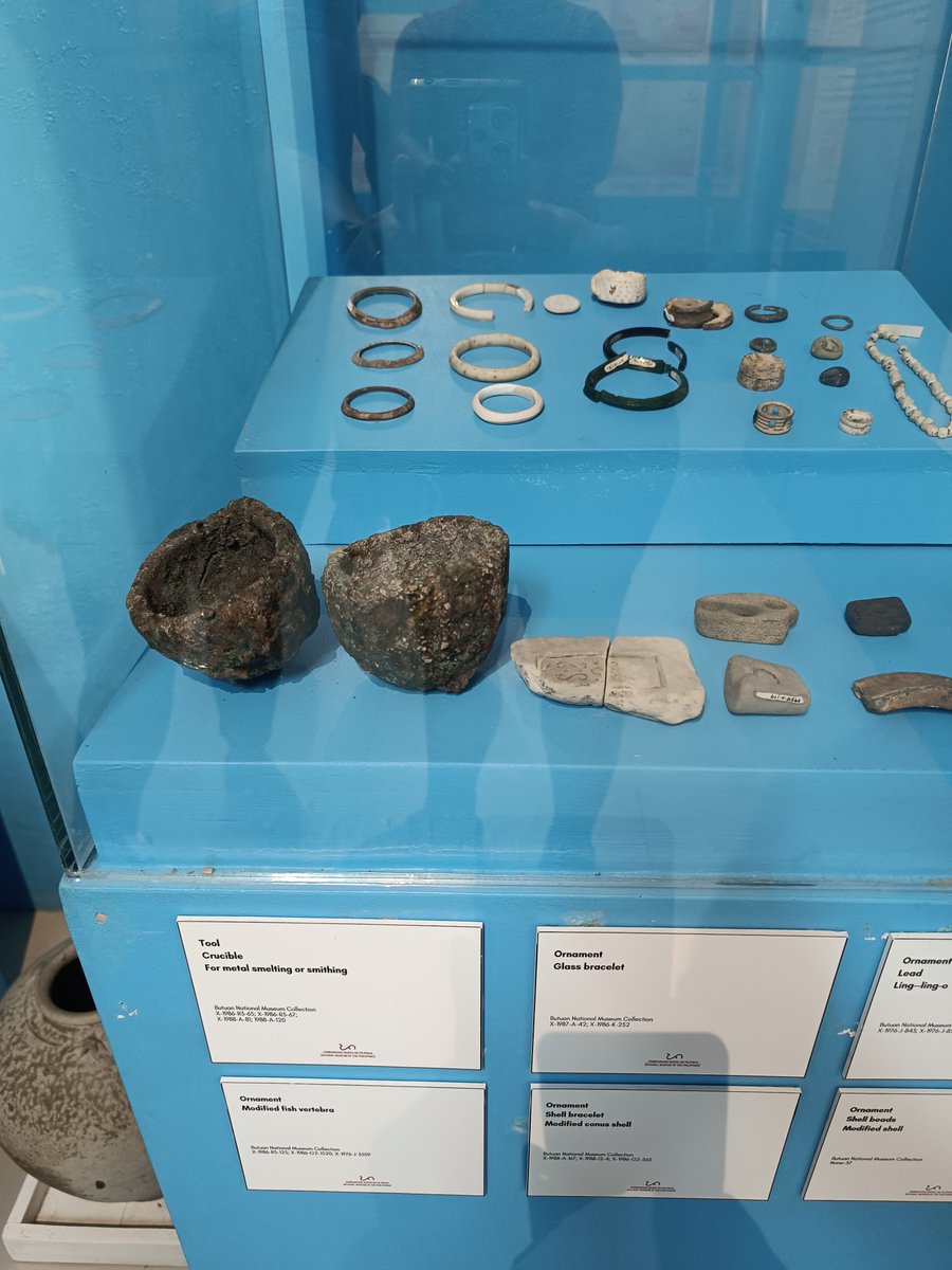 ilovechrissia's tweet photo. I went to Butuan, Mindanao last year, and in the national museum there they have an archeological display proving contact and trade with China by as early as the 11th century CE.

And it's not called "lumpia", but rather "lumpiang Shanghai". Guess what the second word is about? https://t.co/rmis9XuvL5
