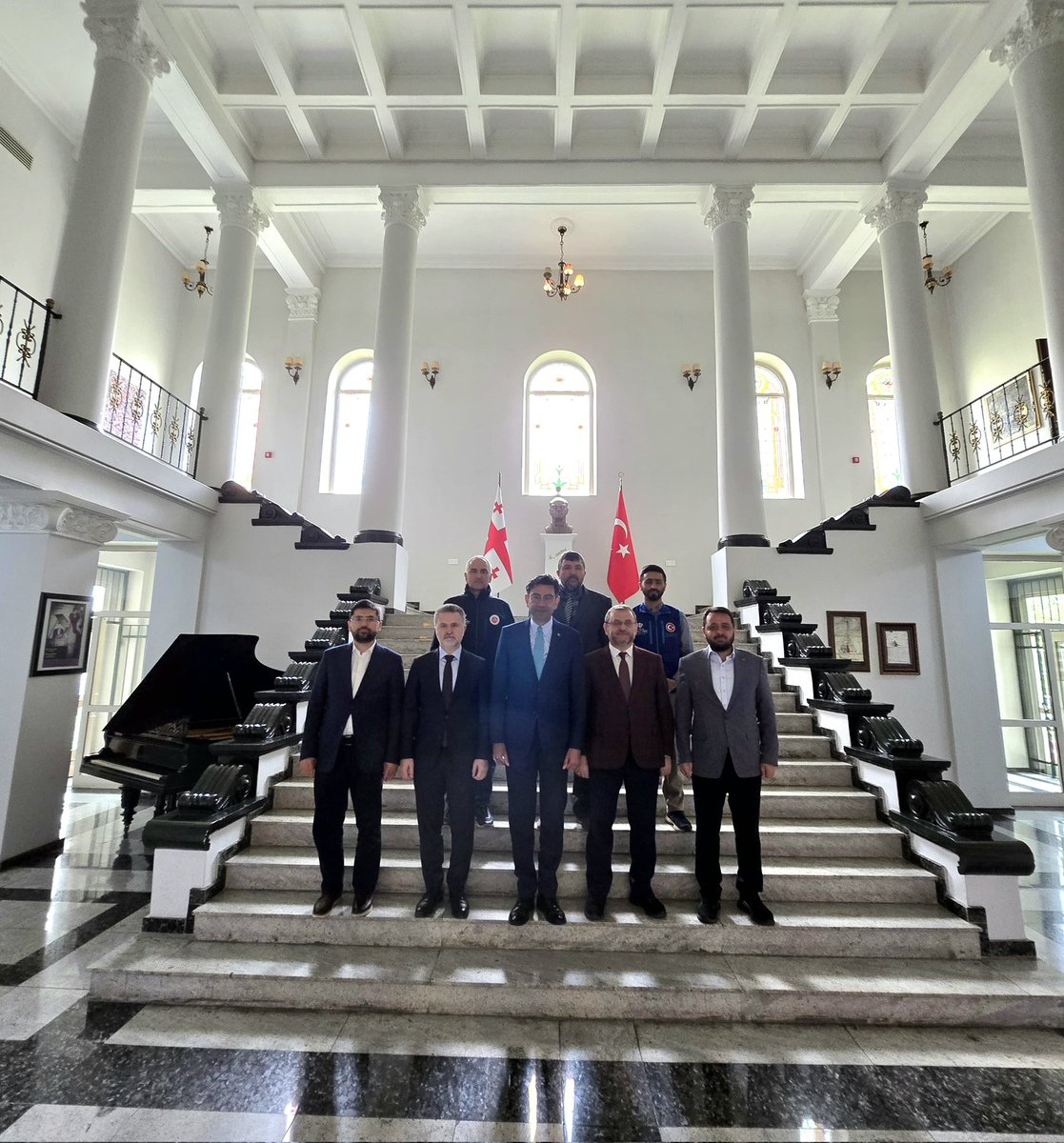 TC_TiflisBE's tweet photo. Kurban Bayramı vesilesiyle Gürcistan'da bulunan Türkiye Diyanet Vakfı heyeti, Büyükelçi Mustafa Türker Arı'ya faaliyetler hakkında bilgi sunmuştur. Tiflis, 29 Mayıs 2026 🇹🇷🤝🇬🇪 https://t.co/AVvWK2noW3