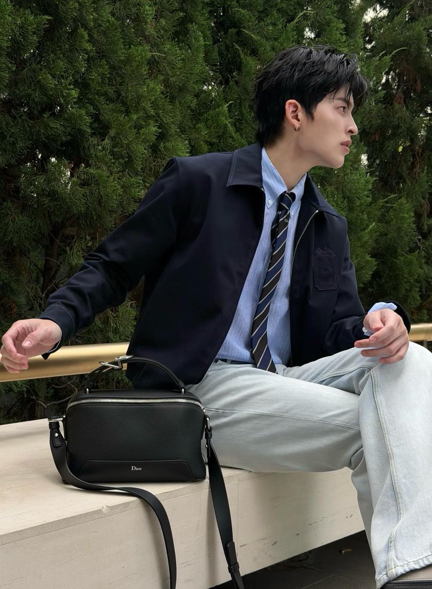 ppw0102's tweet photo. คุณปอนด์กับ dior ลุคเป็นคุณชายมากเลยอะ เหมือนลูกหลานไฮโซที่ถูกส่งไปเรียน boarding school ที่ต่างประเทศตั้งแต่เด็ก https://t.co/LjUvZcDNlE