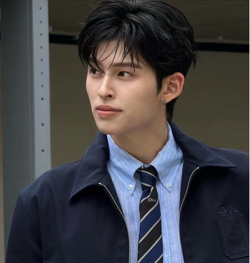 ppw0102's tweet photo. คุณปอนด์กับ dior ลุคเป็นคุณชายมากเลยอะ เหมือนลูกหลานไฮโซที่ถูกส่งไปเรียน boarding school ที่ต่างประเทศตั้งแต่เด็ก https://t.co/LjUvZcDNlE
