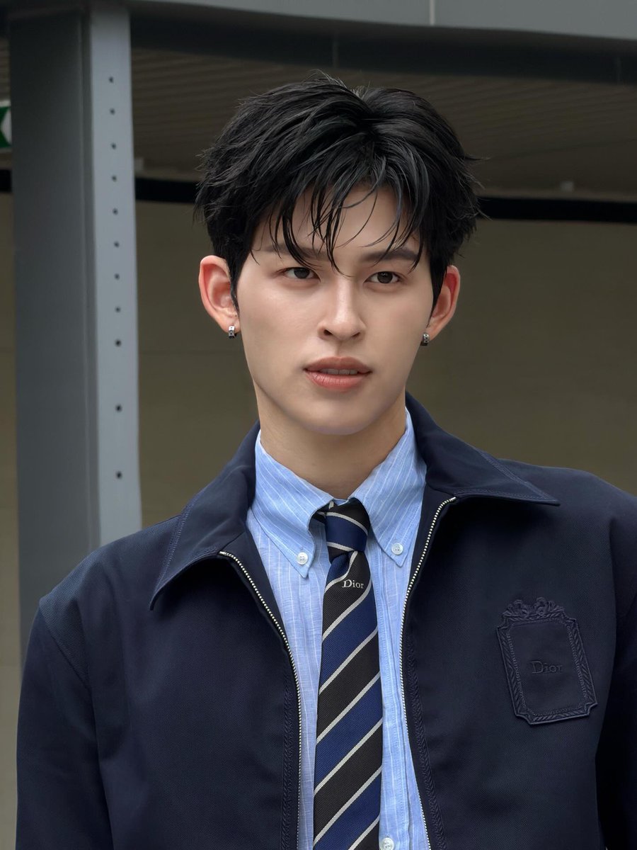 ppw0102's tweet photo. คุณปอนด์กับ dior ลุคเป็นคุณชายมากเลยอะ เหมือนลูกหลานไฮโซที่ถูกส่งไปเรียน boarding school ที่ต่างประเทศตั้งแต่เด็ก https://t.co/LjUvZcDNlE
