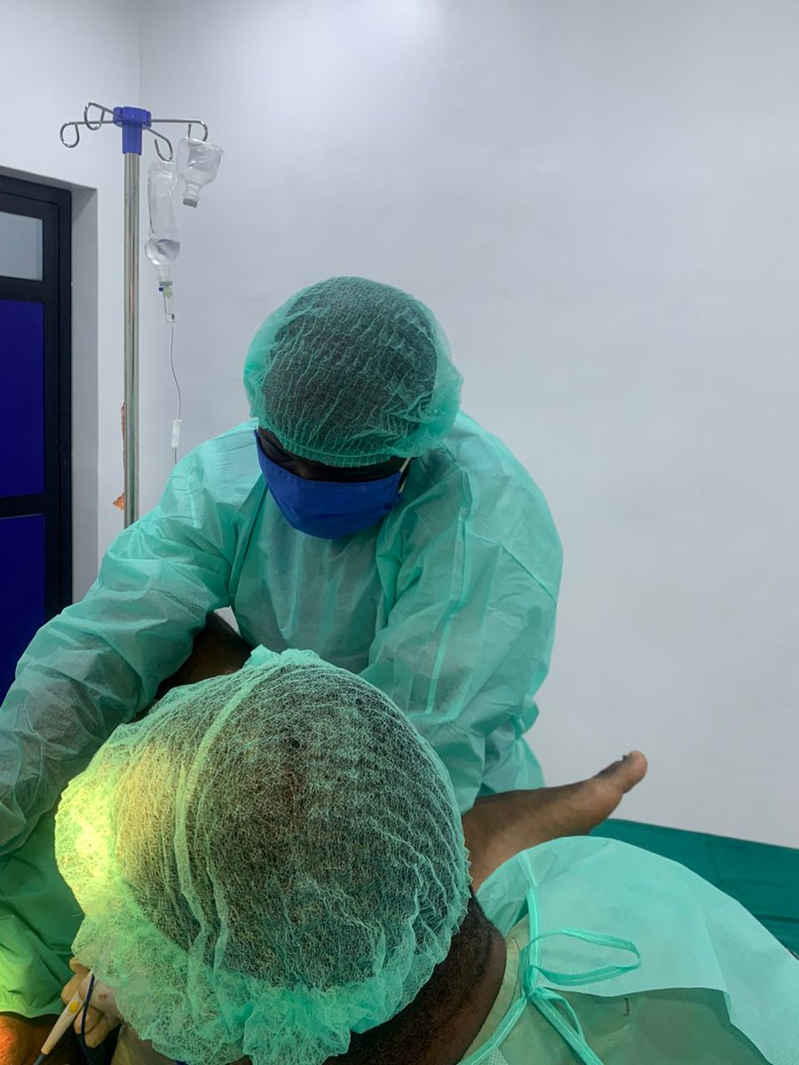 affirmativeact1's tweet photo. 6 cas graves de pathologies de la marge anale ont été pris en charge gratuitement hier à Yaoundé ! 🏥
Ces patients complexes, recensés lors de la campagne proctologique du début d'année, ont bénéficié de soins hospitaliers adaptés. @EF_LINITIATIVE #santé #cameroun https://t.co/ZT7MgxH7yX