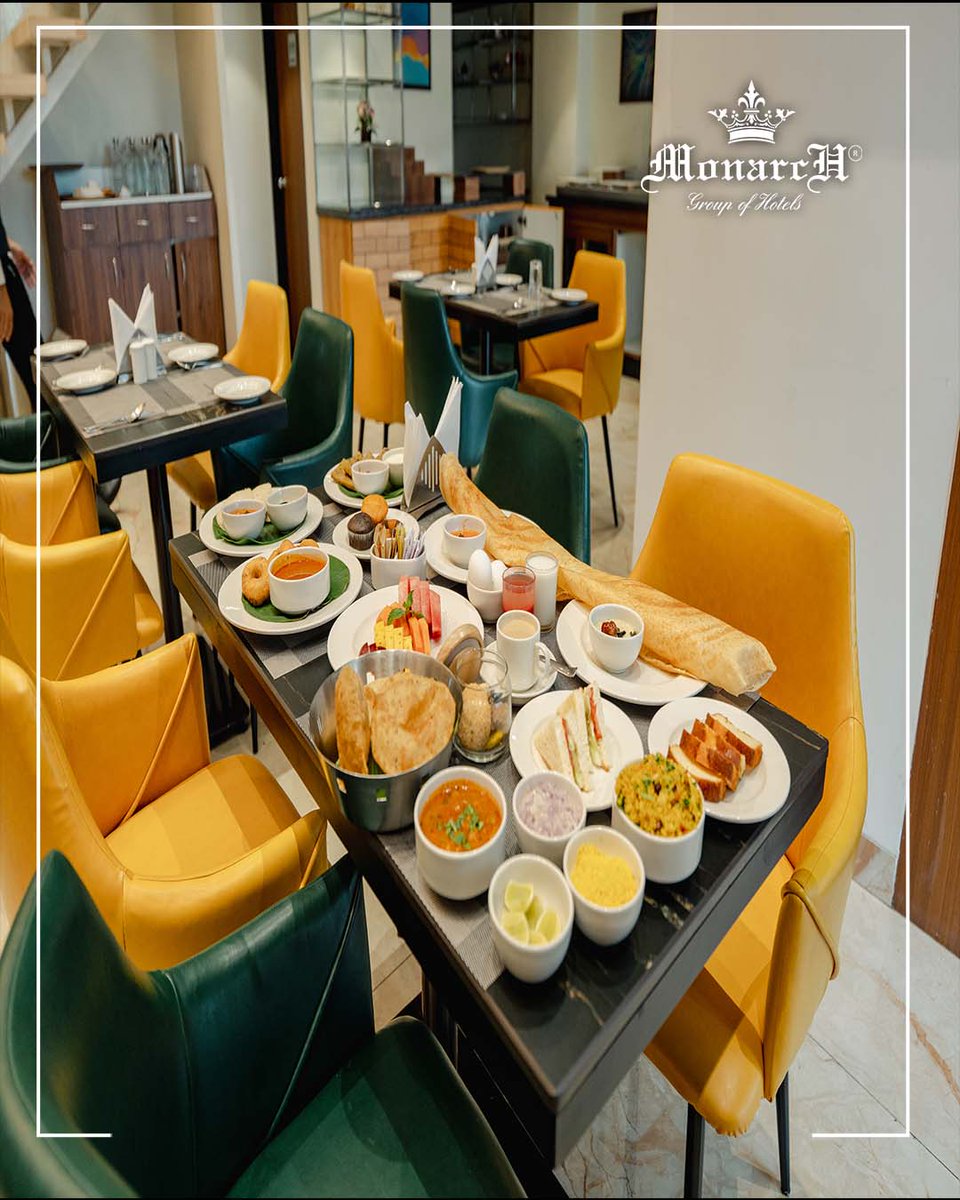 hotels_monarch's tweet photo. Serving flavours LIVE and creating moments worth gathering for. 🍽️✨ 

Every plate brings comfort, taste, and a touch of indulgence. Come savour the experience at Monarch Group Of Hotels. 🤍

#LiveFood #Serving #Dish #Hospitality #Hotel https://t.co/qQK7EyIKnf