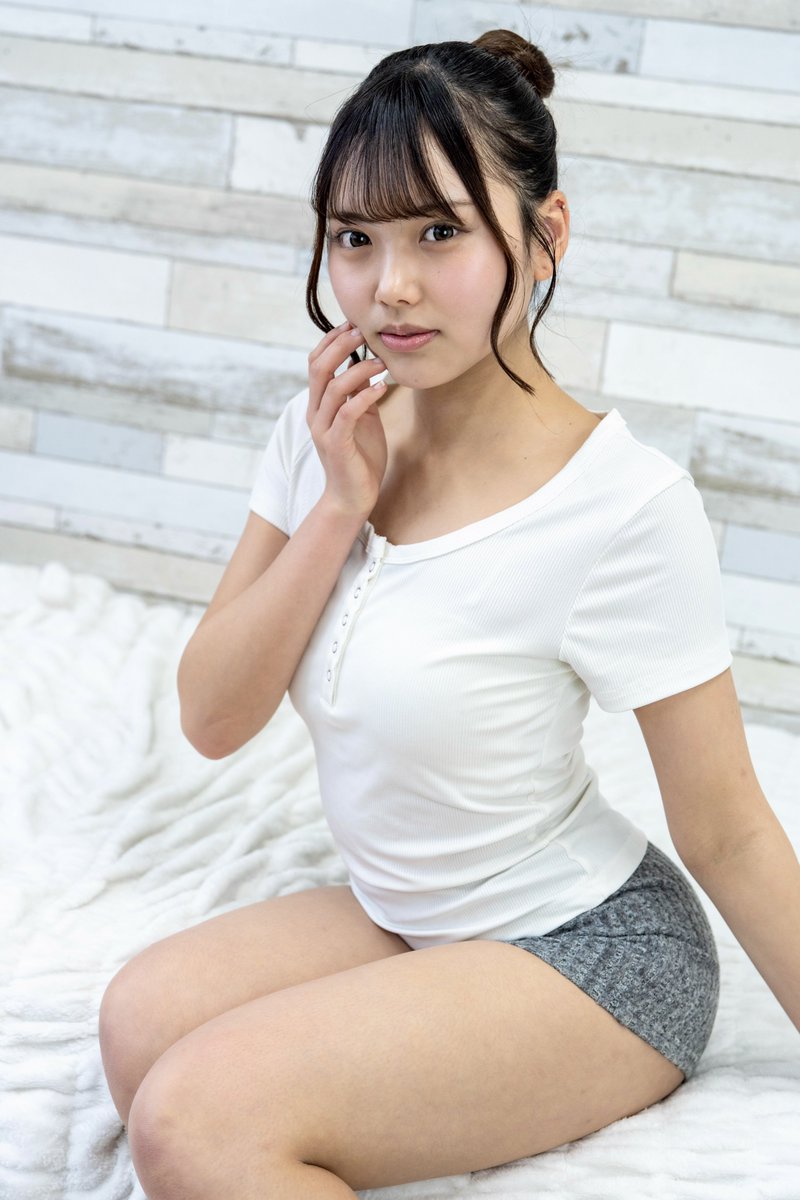 tomoppy_info's tweet photo. 山田莉愛（JumpingKiss） 番外編
2026/04/04

今日はお出かけにしてて、スマホにある山田。プール撮影会は望遠にで水平ばかりなのだけど、人の目に近い50mmでちょっと上から彼氏目線で撮ると、より際立つね

#JumpingKiss 
#山田莉愛 https://t.co/duaTNaY7Kp