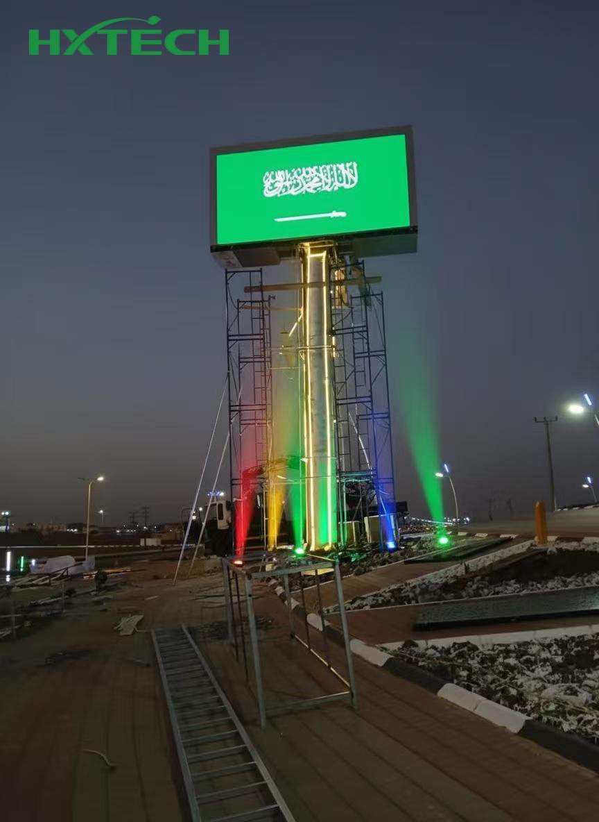 HXTECHLED's tweet photo. We've received case feedback from a client in Saudi Arabia, and we really appreciate his support! The screen is a P10 model, measuring 4×7 meters, making it perfectly suited for outdoor use.😁 https://t.co/gwvLHNokSY