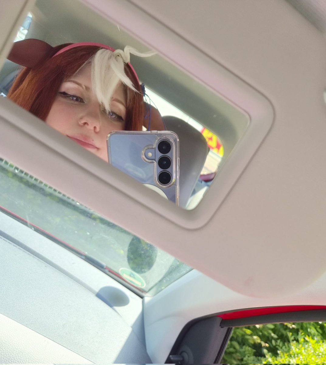 VanilleKarina's tweet photo. Doto in car🐴 https://t.co/MWvXzHtdwA