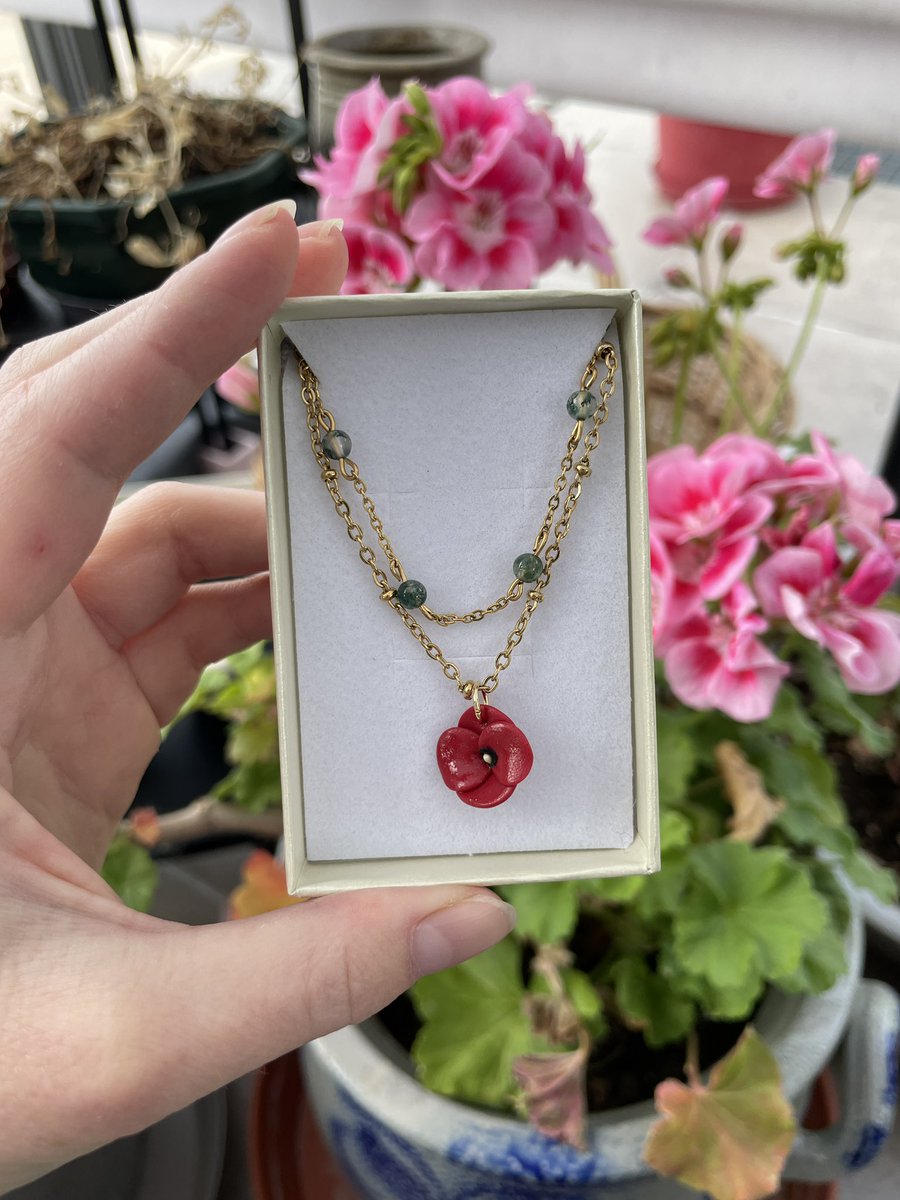 lucilestudio's tweet photo. Je veux atteindre les 10 commandes au mois de mai pour mon retour en France, vous m’aidez ? 

Pour ceux qui ne me connaissent pas, je fais des bijoux et accessoires en pâte polymère 🌸 https://t.co/jbSq72rsth