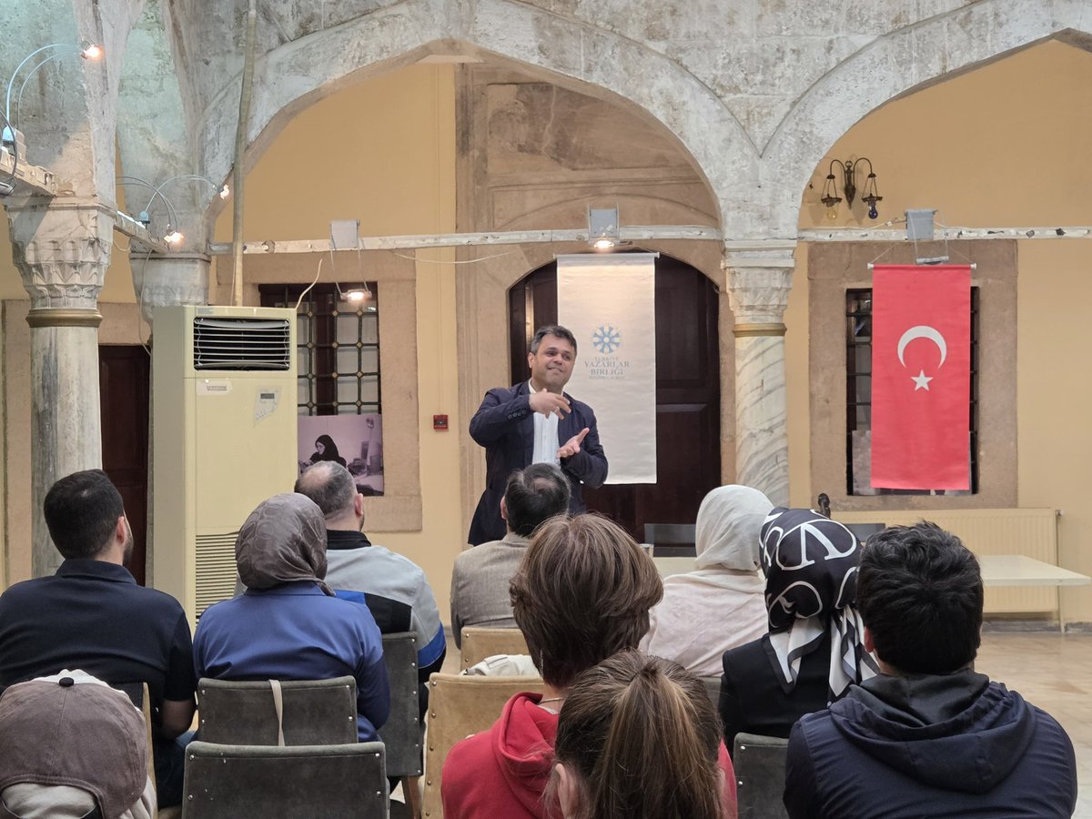 tybistanbul's tweet photo. Türkiye Yazarlar Birliği İstanbul Şubesi’nde, İstanbul’un fethinin 573. yılı dolayısıyla fetih ruhu ve medeniyet mirasını konu alan konferans, söyleşi ve kültür programları düzenlendi.
#Fetih #İstanbul #Fatih https://t.co/JAhmCBdkp3