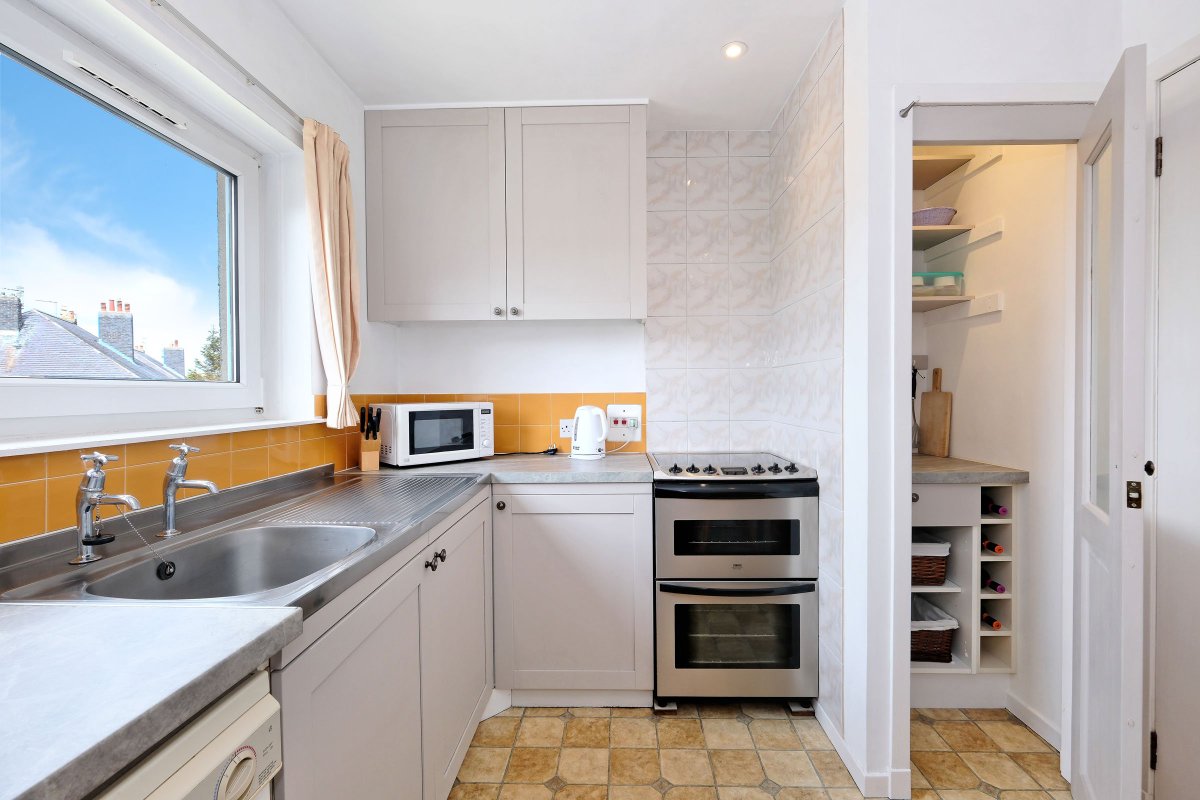 StronResProp's tweet photo. For sale | This light and airy 1-bedroom, upper floor flat is located close to RGU Campus.

📍  16 Ruthrieston Gardens, Aberdeen
📞 01224 626100
🔗 https://t.co/VIQr5spBRH https://t.co/vRyyRy4nQu