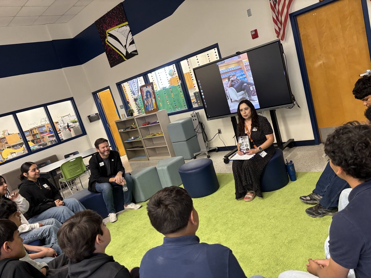 Guillen_Middle's tweet photo. Honored to welcome our board member for a book discussion with students! π Their support and encouragement helped inspire a love of reading. Grateful for the impact on our school community! #BreakTheCycle #AccountabilityEqualsLove https://t.co/9xwVptW3dM