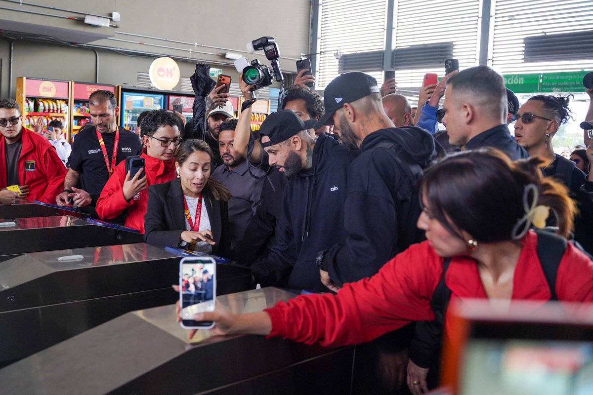 Localizate1490's tweet photo. Nicky Jam estará este sábado 06 de junio, en el Estadio Nemesio Camacho El Campín. TransMi es tu mejor opción a precios justos. Las estaciones Movistar Arena y Campín – UAN ofrecen 13 servicios troncales (4, B72, C25, C30, D21, G30, H21, H72, L25, B11, E42, G11 y G42) listas. https://t.co/CL8SmxdTEo
