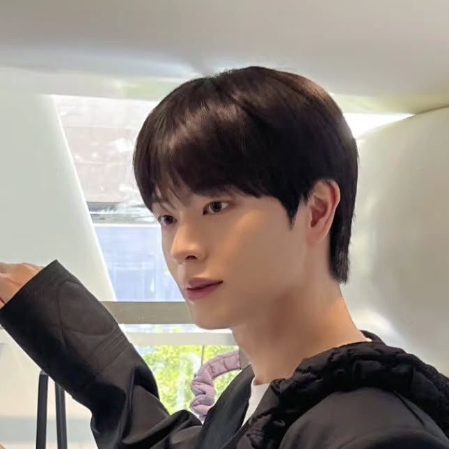6ookluvluv's tweet photo. 오늘 유독 육성재 옆태가 난리난 사건 https://t.co/TrfflYaJ6s