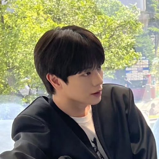 6ookluvluv's tweet photo. 오늘 유독 육성재 옆태가 난리난 사건 https://t.co/TrfflYaJ6s