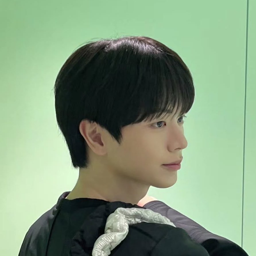 6ookluvluv's tweet photo. 오늘 유독 육성재 옆태가 난리난 사건 https://t.co/TrfflYaJ6s