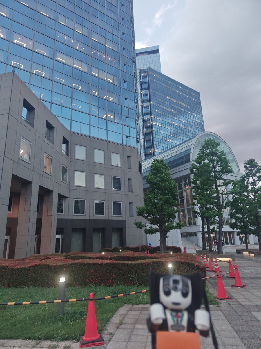 notanaka's tweet photo. シーバンス裏
#ロボホン https://t.co/L9vFUKbRNy