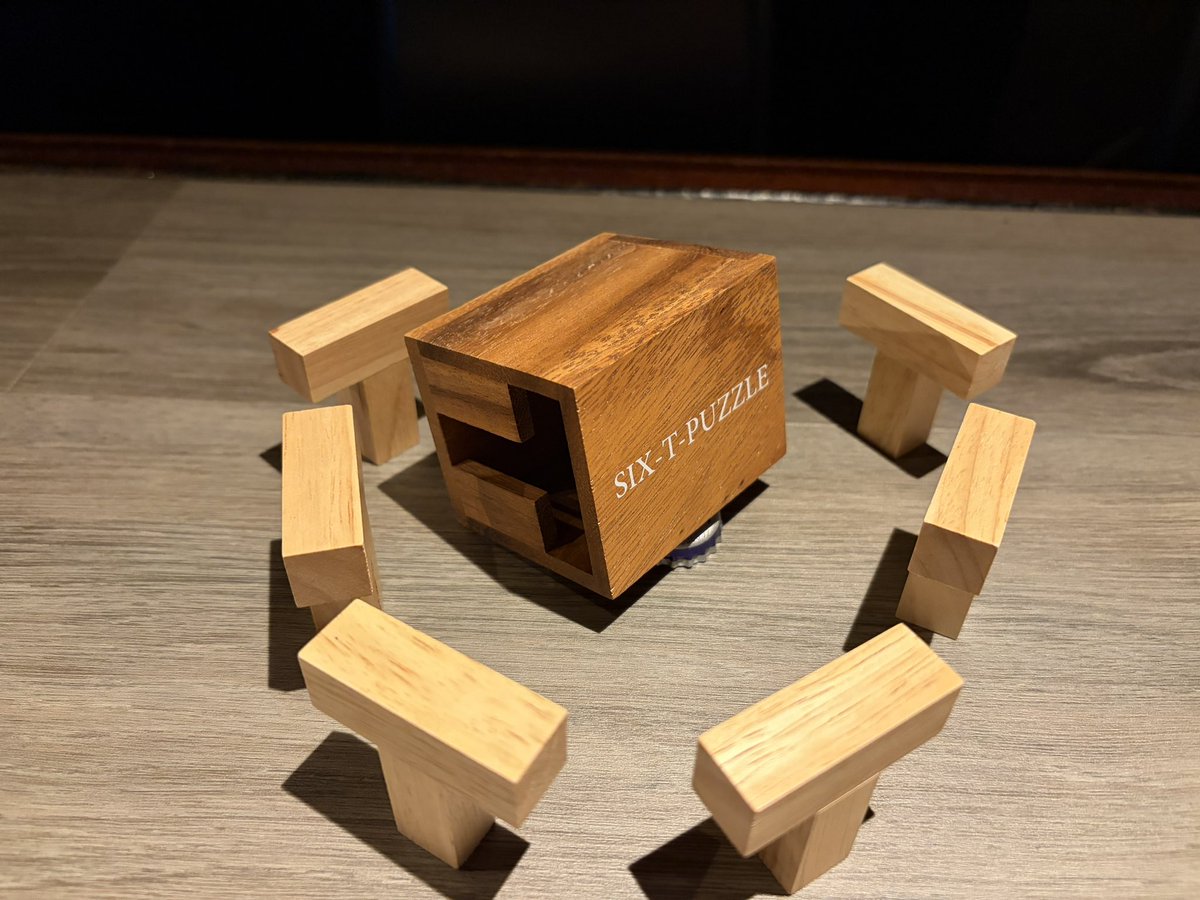 ototokibar's tweet photo. 5/29 open
19:00〜23:00

こちらはSIX-T-PUZZLE
6つのTのピースを箱に収めます。
中くらいの難度でしょうか、ぜひ。

#ototokibar #rhodes #puzzle #三宮バー #ウイスキー好きと繋がりたい #ライブ可 https://t.co/PniDm9MGo5