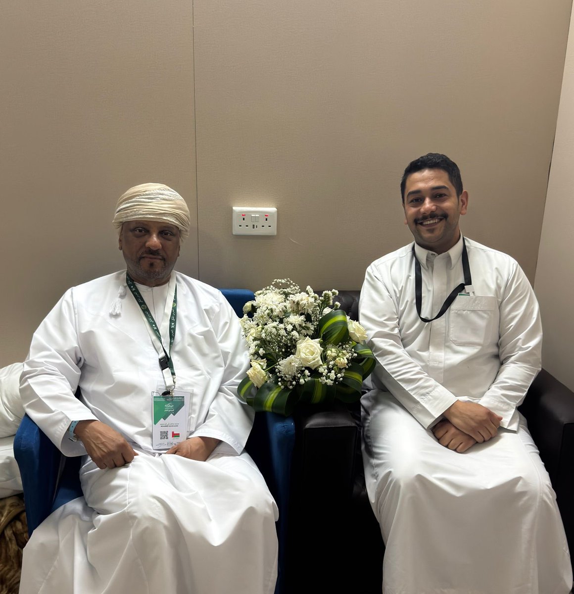 sa2ed_ff's tweet photo. مع سمو الامير العُماني السيد محمد بن سالم آل سعيد تشرفت بلقائك في مكة المكرمة
وكانت جلسة جميلة ومطولة مع الاخ الكبير تبادلنا فيها الحديث عن سلطنة عُمان وما تتميز به من جمال وطبيعة وتاريخ عريق،
وحدثته بكل فخر عن الأردن الحبيب وروعة أهله وأصالته وجماله.

لقاء حمل كل معاني المحبة والأخوة بين الشعبين الشقيقين 🇯🇴🇴🇲