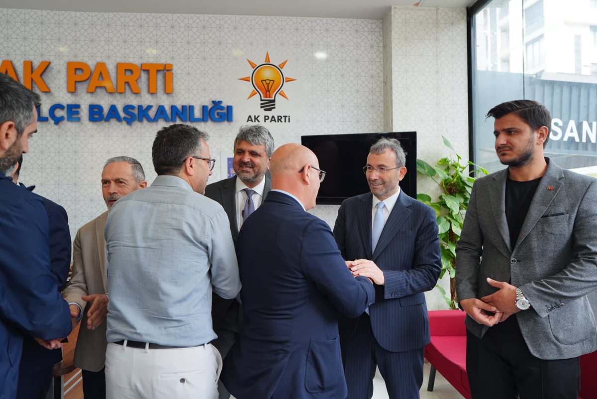 ahmetcinpendik's tweet photo. AK Parti Pendik İlçe Başkanımız Özer Sarıkaya ile birlikte teşkilat mensuplarımızla geleneksel bayramlaşma programında bir araya geldik. 

Rabbim hep birlikte nice bayramlara erişmeyi nasip etsin. https://t.co/ICzTgDsPCM