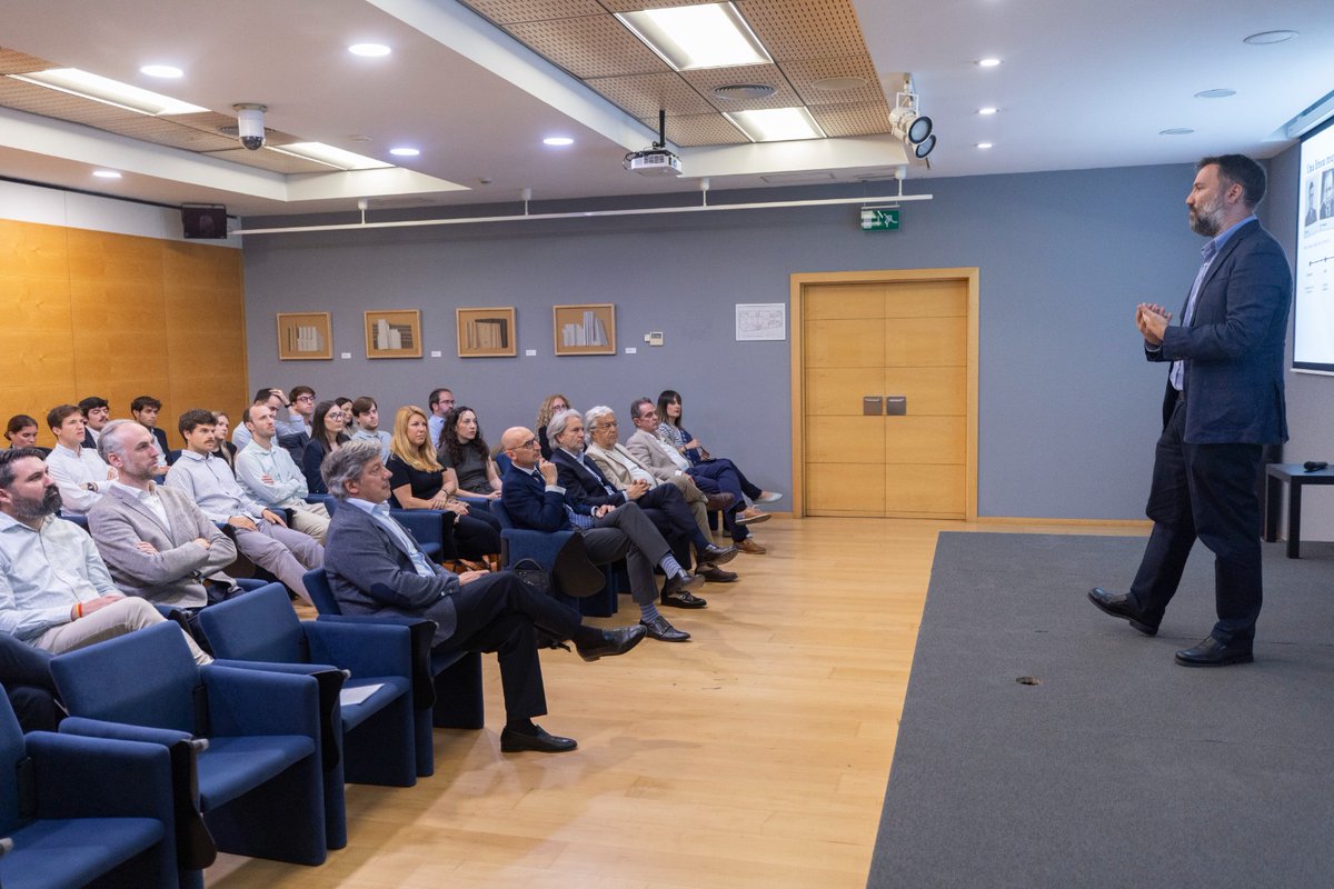 FConexus's tweet photo. Ayer celebramos en @FundacionBcja el Foro Alumni “El reencuentro del liderazgo humanista”, un espacio para seguir construyendo comunidad entre los participantes de las distintas ediciones del Programa de Liderazgo, junto a @fpablovi https://t.co/aqVfnw2vxv