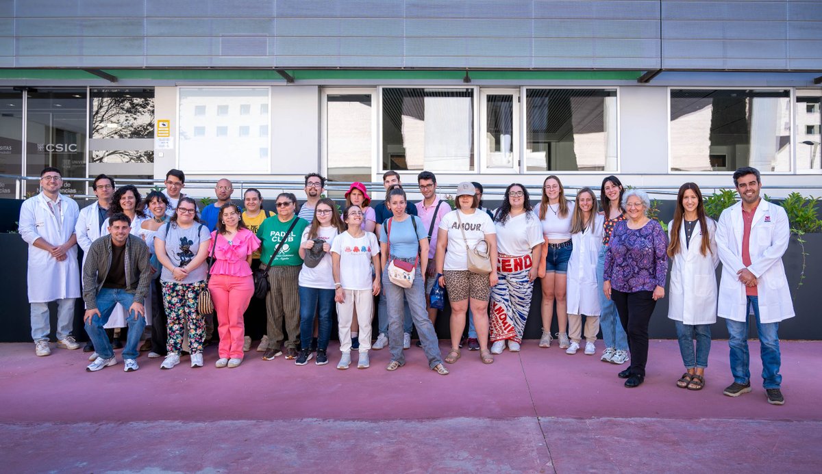 NeuroAlc's tweet photo. 🧠 Ayer arrancó ‘Neurociencia sin barreras’, iniciativa del @NeuroAlc para acercar la neurociencia a públicos diversos mediante actividades accesibles y participativas.
La primera jornada se celebró con beneficiarios de @fund_adecco 👇
https://t.co/3kq5y1zKNm https://t.co/G5g5gZxUT1