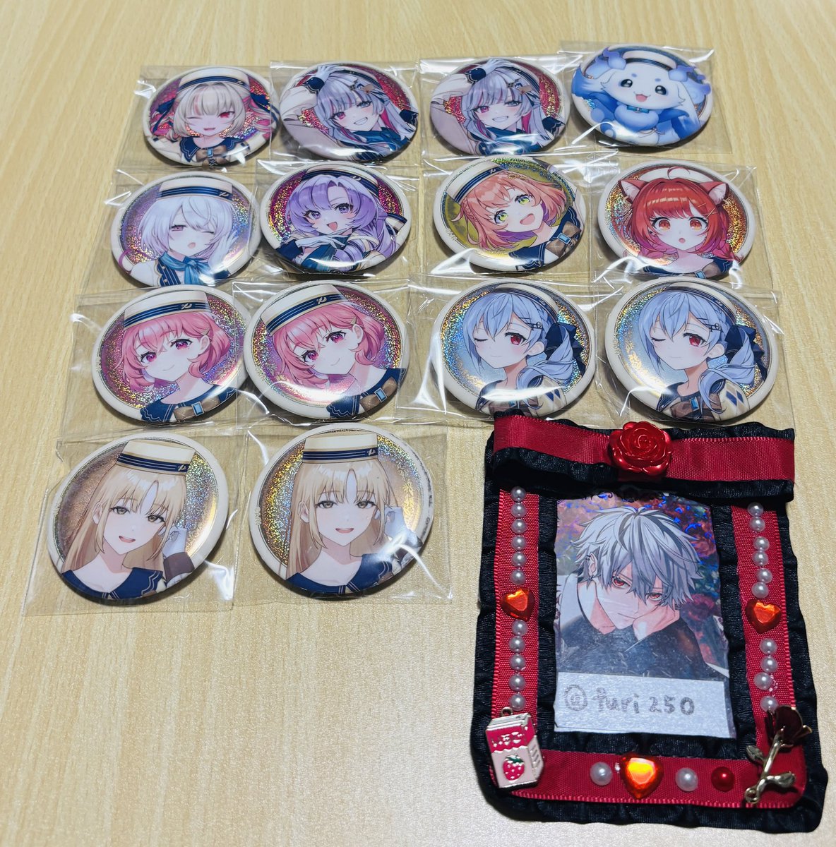 furi250's tweet photo. 【交換】
にじさんじ　ビスケット缶バッジ

【譲】画像のもの

【求】画像3

郵送のみでのお取引
よろしくお願いいたします。 https://t.co/pXMfmyZGHx