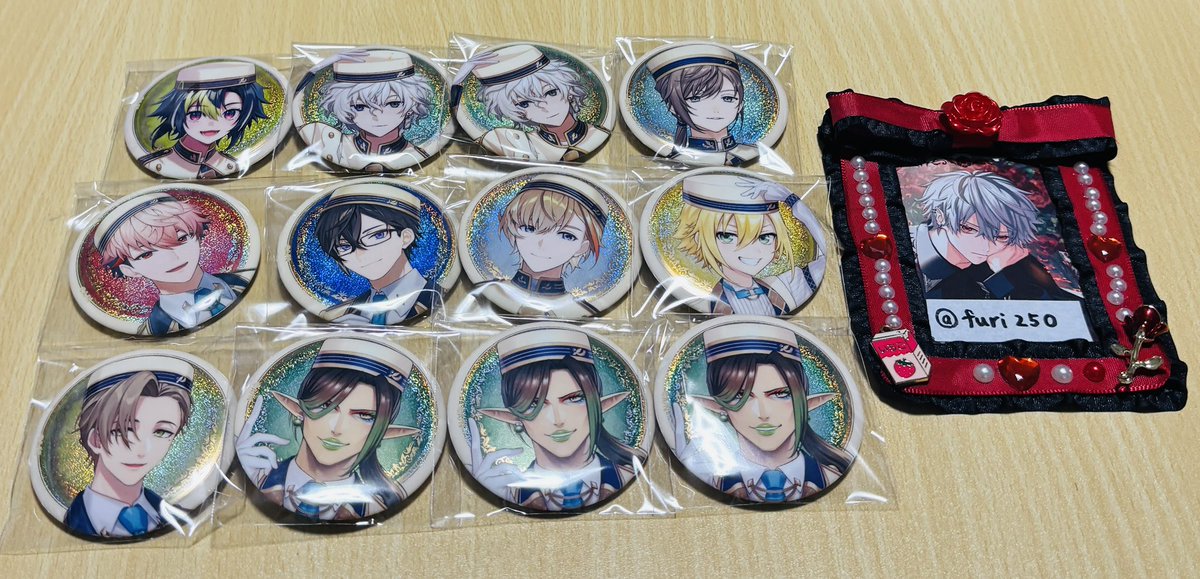 furi250's tweet photo. 【交換】
にじさんじ　ビスケット缶バッジ

【譲】画像のもの

【求】画像3

郵送のみでのお取引
よろしくお願いいたします。 https://t.co/pXMfmyZGHx