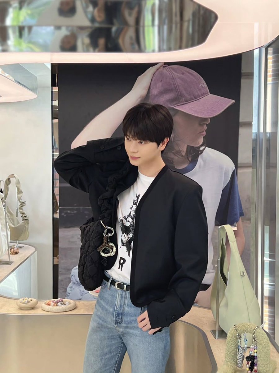 YSJ_JPofficial's tweet photo. [📷Instagram UPDATE]

@ carlynbag
カバンの価格は優しいのに、クオリティが良すぎて驚きのCARLYN!

https://t.co/MqQ5uSzaIJ

#ユクソンジェ #YOOKSUNGJAE #육성재 https://t.co/DJQ1vghrgu