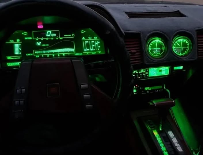 qu4ku's tweet photo. @DRabbit679 @linuz90 I don't even get what you mean by that. no car in 80s have boxes in random places. https://t.co/9LhzuF9vWG