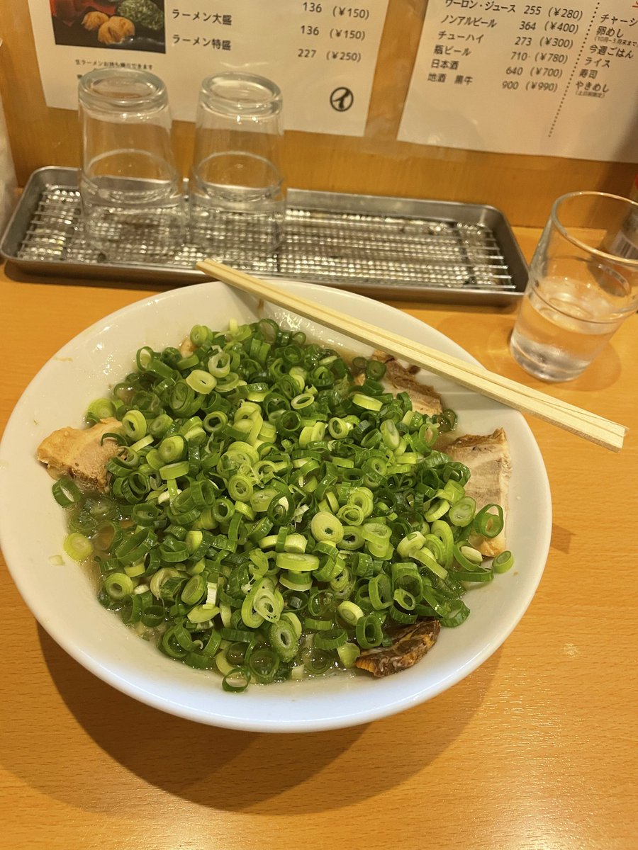 snowflower_Lab's tweet photo. 緩和医療薬学会の教育セミナー終了❗️

精神症状とか腹水貯留など今までにないテーマだったので勉強させていただきました✨

育児休業中で会えてなかった、職場の先生たちにも再開し、その後レジデント時代の同期と和歌山ラーメン🍜

明日から学会本番☝️ https://t.co/quRpugM7zE