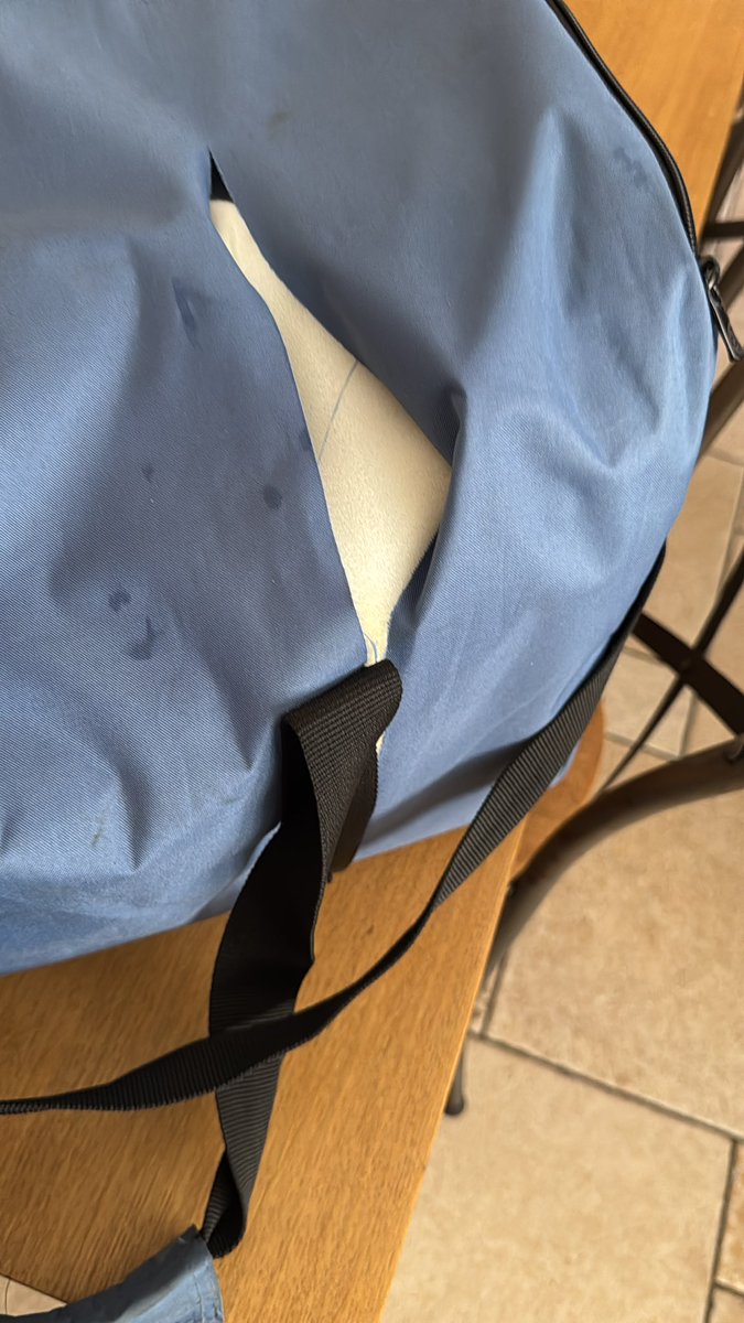 vasyleon's tweet photo. @picardsurgeles bonjour,
Est-ce que vous assurer le service apres vente de vos sacs congélation ?
Le mien a explosé sans raison… https://t.co/l1gLFKgSt6