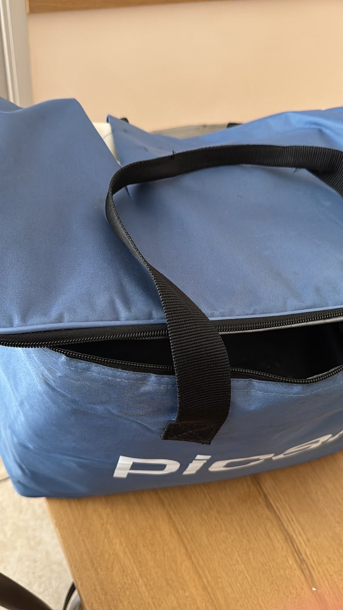 vasyleon's tweet photo. @picardsurgeles bonjour,
Est-ce que vous assurer le service apres vente de vos sacs congélation ?
Le mien a explosé sans raison… https://t.co/l1gLFKgSt6