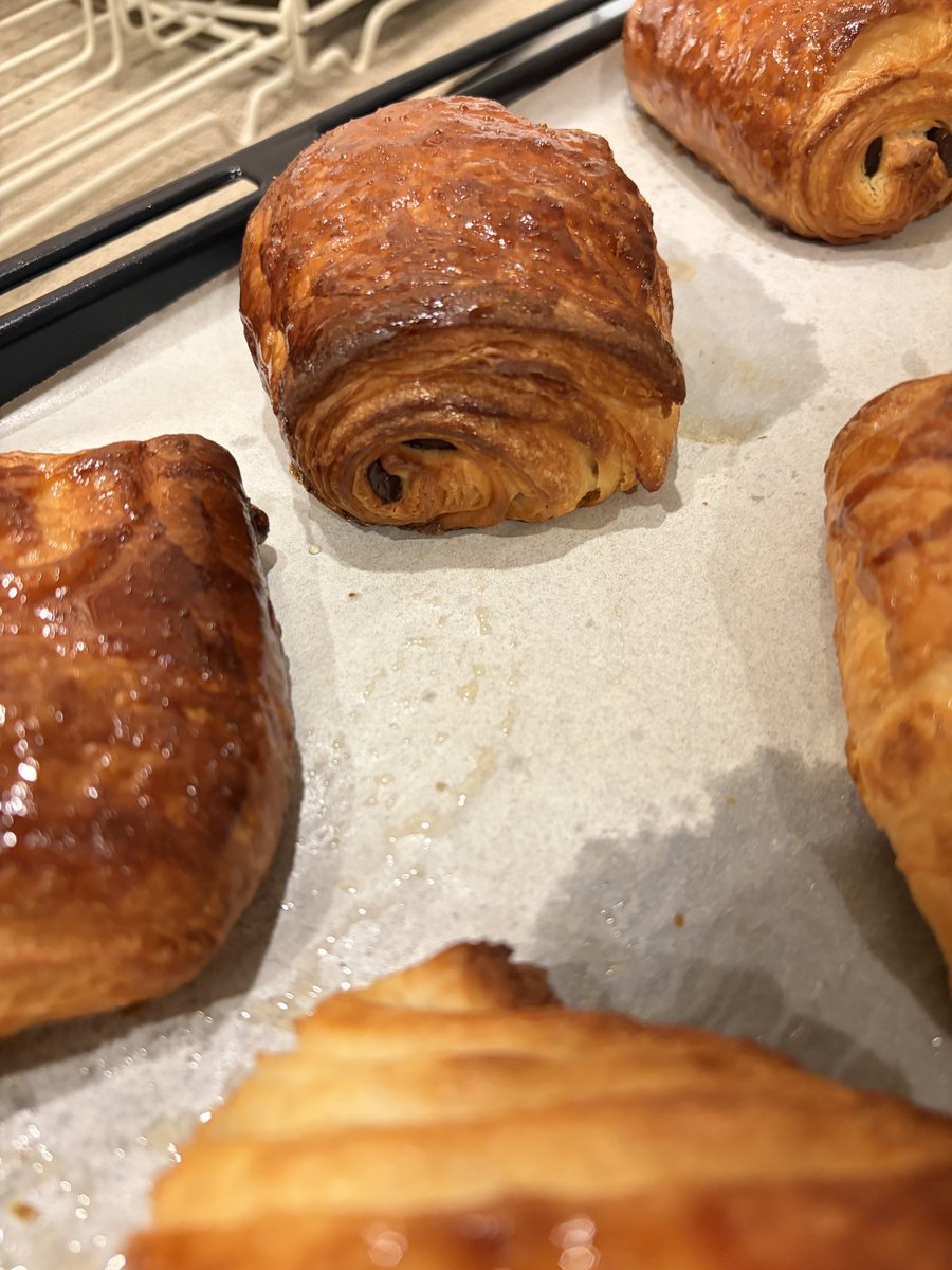 pesiico's tweet photo. パンオショコラ！ https://t.co/VfNwGCSO0I