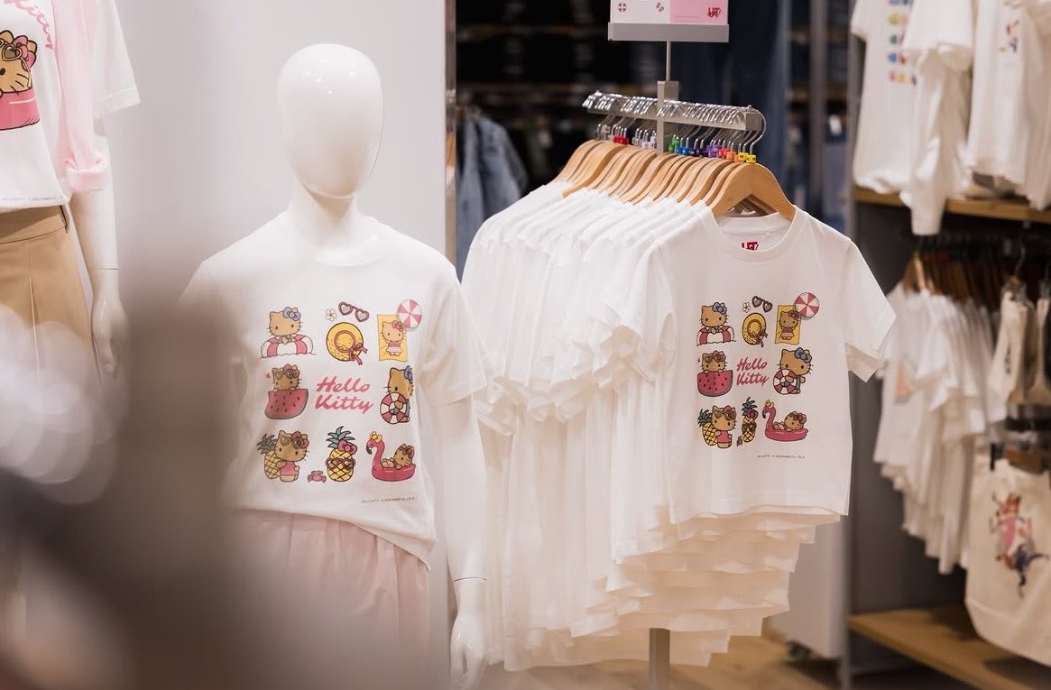pinku_tai's tweet photo. UTme คอลแลปส์ล่าสุดเป็นยัยน้อง Hello Kitty Summer Vacation ผิวแทนแสนนัลร้ากก 🍍🐱 ขายแล้วทุกสาขา https://t.co/Bix4dcS0vV