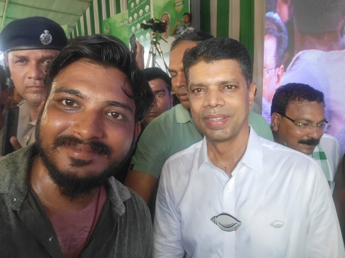SambitRout55's tweet photo. Happy Birthday sir 💐🙏��
@VKPandiyan https://t.co/QhiUGVfCSx