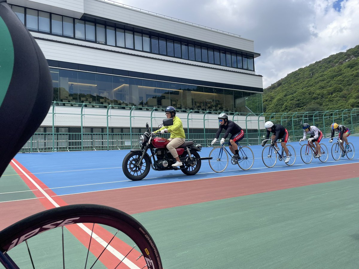 YKeirin's tweet photo. 5月29日訓練日
今日はバイクでスピード練習をしました！
途中で弱音を吐いていましたが、最後まできっちりもがいてました！

#競輪　#防府　#訓練　#防府競輪 https://t.co/lS8e2QBoqj