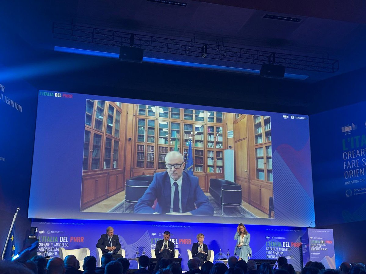 fpcapone's tweet photo. 📍 Ieri a #Milano per l’evento dedicato a “L’Italia del #PNRR”, bilanci e prospettive con il Ministro per gli Affari Europei e il PNRR @TommasoFoti, il Ministro del Lavoro e per le Politiche Sociali Marina Calderone, il Ministro della Pubblica Amministrazione @Paolo_Zangrillo. https://t.co/OMEyFIiLU6