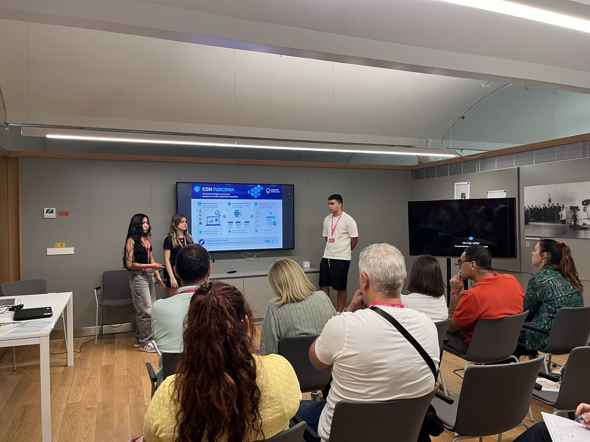 fundaciobcnfp's tweet photo. @Seditesa @Cultural_BDN @maresmecircular Innovació social i salut! 🏥 Els equips Motivación Si Encontrada de l'INS TIC i Tecnoworld de @escolapiamataro ens descobreixen les seves propostes per al repte de l'@hggranollers 🩺
Ciència i estètica a l'escenari. 🧬 https://t.co/1nmX0M2Y4A