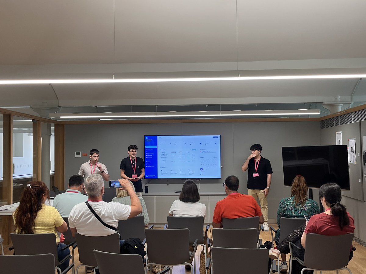 fundaciobcnfp's tweet photo. @Seditesa @Cultural_BDN @maresmecircular Innovació social i salut! 🏥 Els equips Motivación Si Encontrada de l'INS TIC i Tecnoworld de @escolapiamataro ens descobreixen les seves propostes per al repte de l'@hggranollers 🩺
Ciència i estètica a l'escenari. 🧬 https://t.co/1nmX0M2Y4A