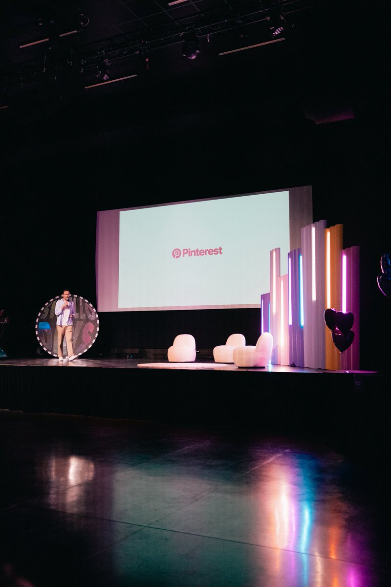 GetSwello's tweet photo. Pinterest : réseau social ou moteur de recherche ? 🤔
Johan Gipch et @leblogcashpistache sont sur scène pour trancher le débat et vous partager un maximum de conseils pour votre stratégie sur Pinterest. #SwelloDays26 https://t.co/2NTeHlMqbn