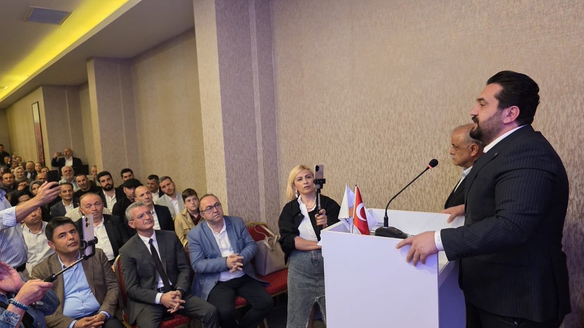 KartalAKParti's tweet photo. Kurban Bayramı Bayramlaşma Programımızı, yoğun katılım ve büyük bir coşku ile gerçekleştirdik.

İlçe Başkanımız @haydargoksoy ‘un  ev sahipliğinde; Bakan Yardımcımız  @OsmanBoyraz , önceki dönem ilçe başkanlarımız, belediye başkan adayımız, meclis üyelerimiz, mahalle başkanlarımız, ilçe yönetim kurulu üyelerimiz, teşkilat mensuplarımız ve üyelerimizle bayram sevincimizi hep birlikte paylaştık.

Birlik, beraberlik ve kardeşliğimizin daim olması temennisiyle tüm vatandaşlarımızın Kurban Bayramı’nı kutluyoruz.

#HerMahallesiyleKartal