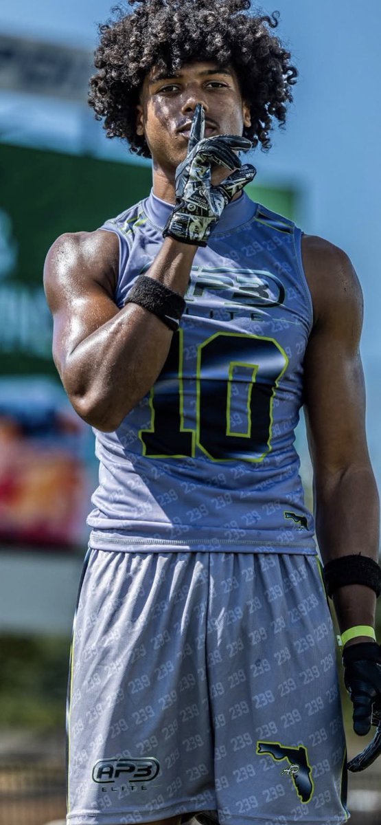 rell_d6's tweet photo. Extremely blessed to see 17!!#AGTG https://t.co/n3vUvXIec5