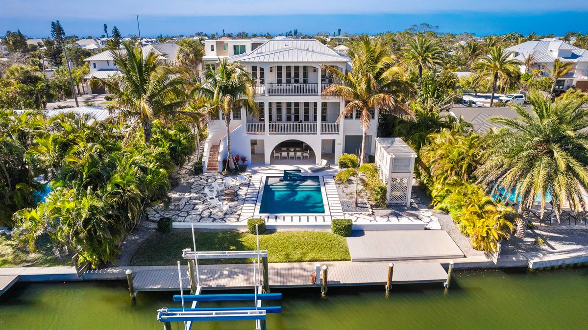 AnnaMariaLifeVR's tweet photo. Help us welcome Kingfish House to the Anna Maria Life Vacation Rentals family! https://t.co/7USsHIADc5 5 Bd | 5.5 Ba | Canal Front Home 1.5 Blocks From The Beach! | Private Heated Pool &amp; Spa | Poolside Lounge Area |  Elevator to all Floors! #AnnaMariaIsland #AMI  #VacationRental https://t.co/mp9sR3qkuS