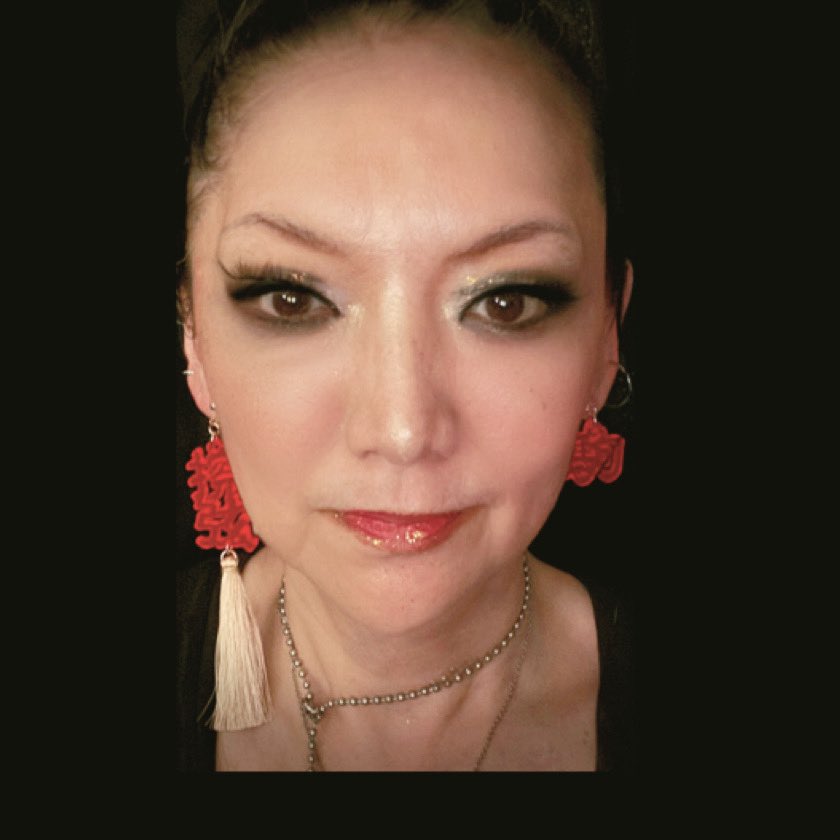 Eleonola1's tweet photo. 相思相愛過ぎて宣伝の仕合いw
#mytrend ❤️🎻❤️🎻
昨夜ベチ子ちゃん(磯部舞子)の超カワイイ物販イヤリングGET‼︎
バイオリンにまつわる「擦」 「弦」 「駒」 の漢字が中華風にも見えて可愛い💕
バイオリンは左に持つので、演奏の邪魔にならないよう、長さはアシンメトリー、が可愛い!
バイオリン女子!オススメですよ〜🎻✨(ピアスもあるよー)
#イヤリング #バズりアイテム
#バイオリン @maiko_violin
#磯部舞子
@maiko_violin